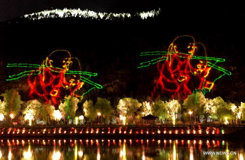 Night scene of Longmen Grottoes in Luoyang