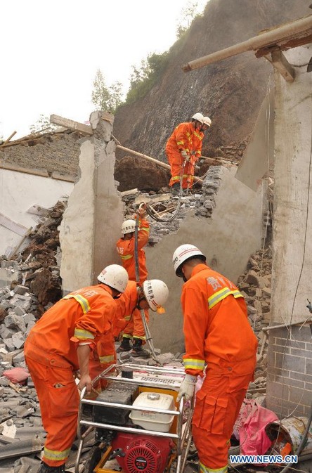 Rescuers search for trapped people at landslide site in Guizhou