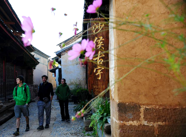 Tourists visit Shaxi town