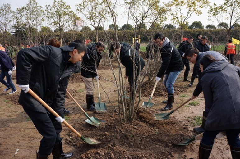 Pudong Airport launches tree-planting activities