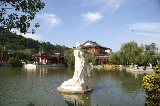 Huaqing Hot Spring: the witness of imperial love story