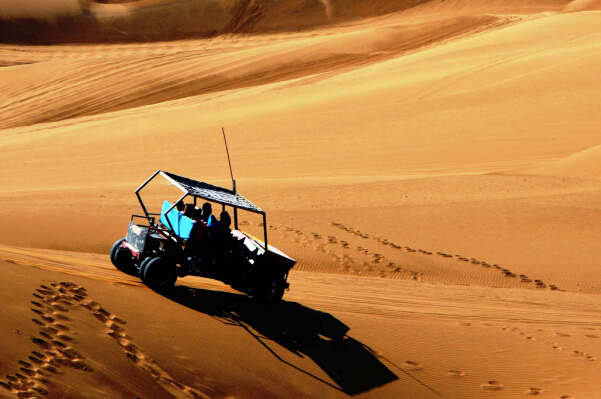 Tourists brave the heat to visit Turpan desert