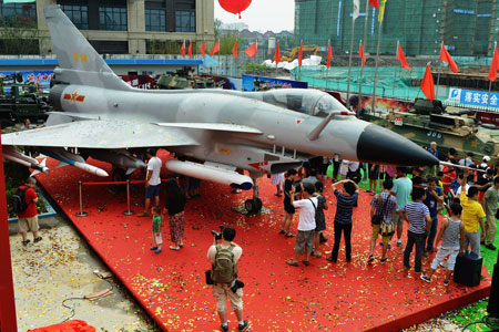 Shanghai sees first defense weaponry exhibition