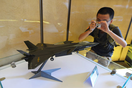 Shanghai sees first defense weaponry exhibition