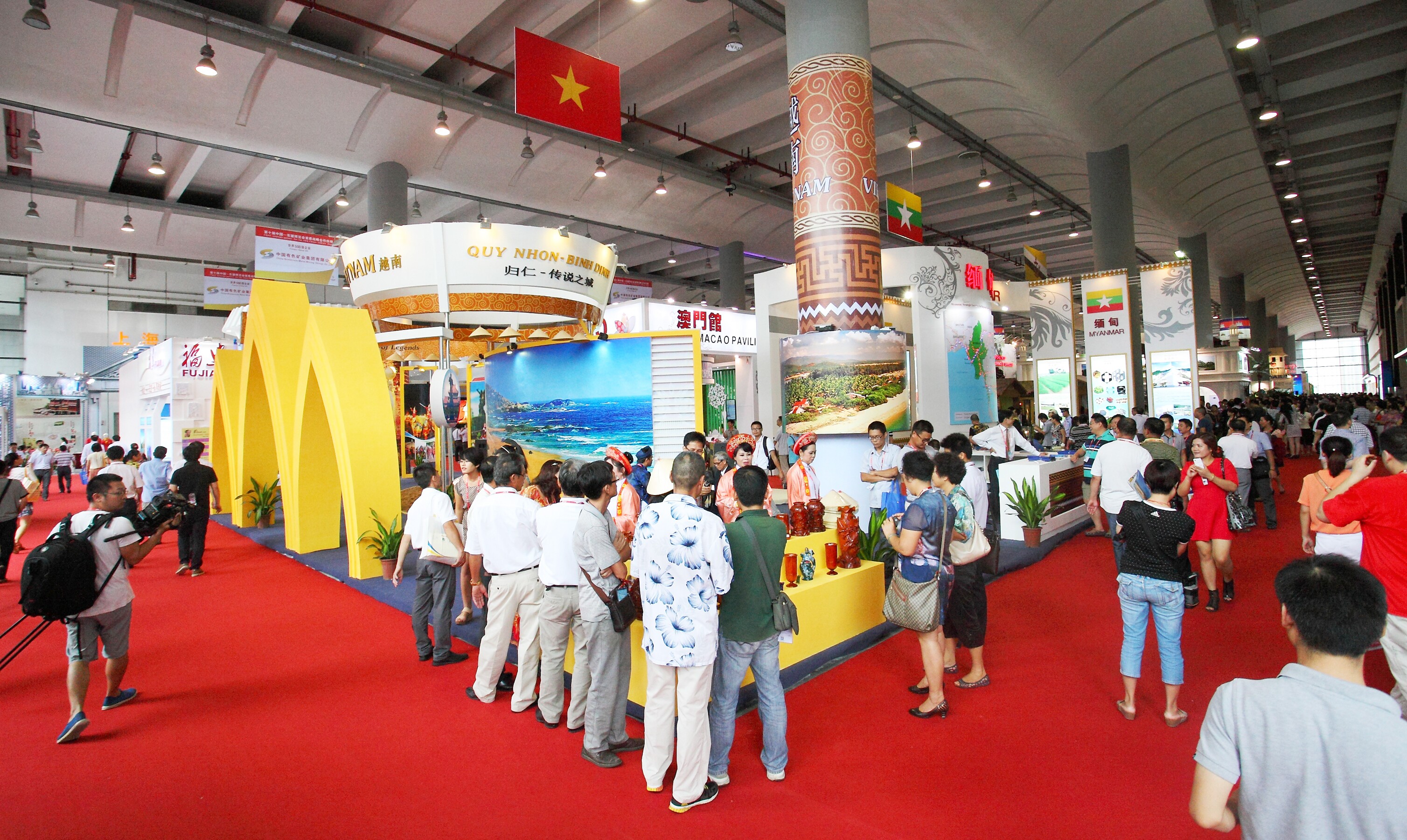 The visitors in the exhibition hall