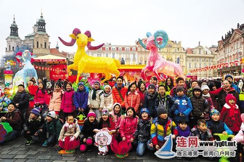 Lianyungang handicrafts shine in Czech Republic