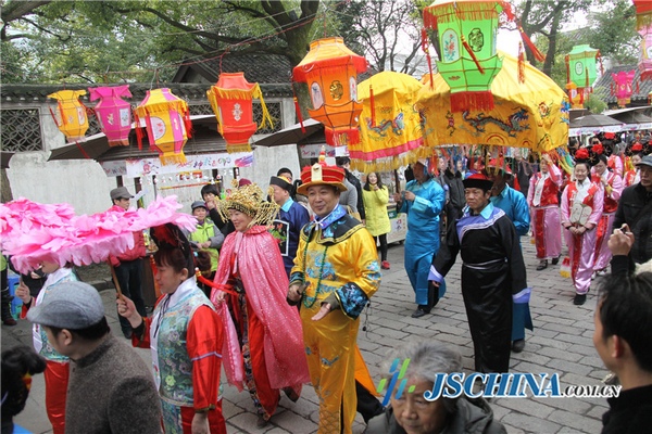 Wuxi's Huishan town welcomes 'Emperor' of Qing Dynasty