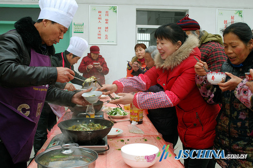 Men cook, women taste