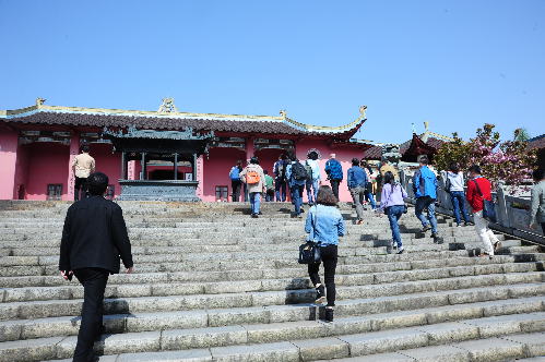 Zhenru Temple attaches importance to farming