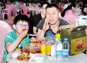 A big feast of Xuyi crayfishes in Huai'an