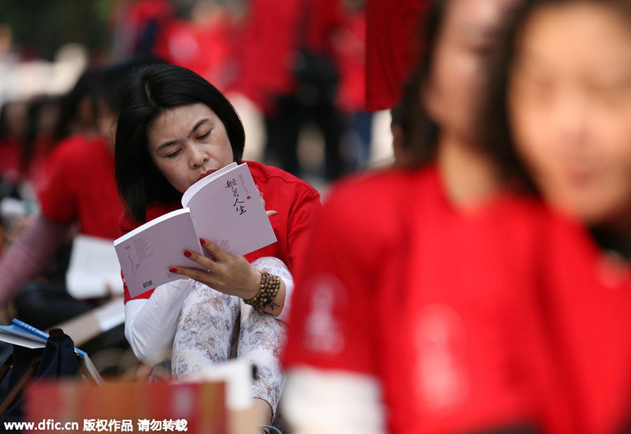 Thousand sit in meditation in E China