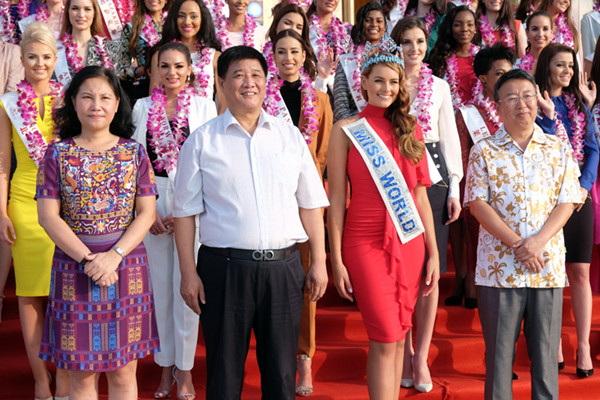 Car parade for Miss World beauties in Sanya