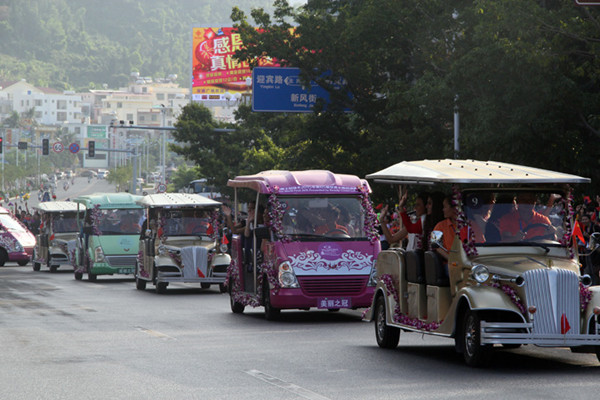 Car parade for Miss World beauties in Sanya