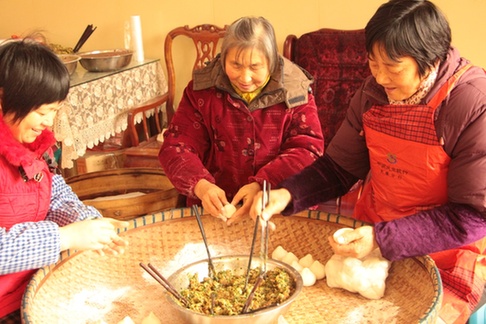 Spring Festival atmosphere spreads in Guzhu village