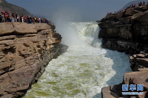 Hukou: Water falls from heaven
