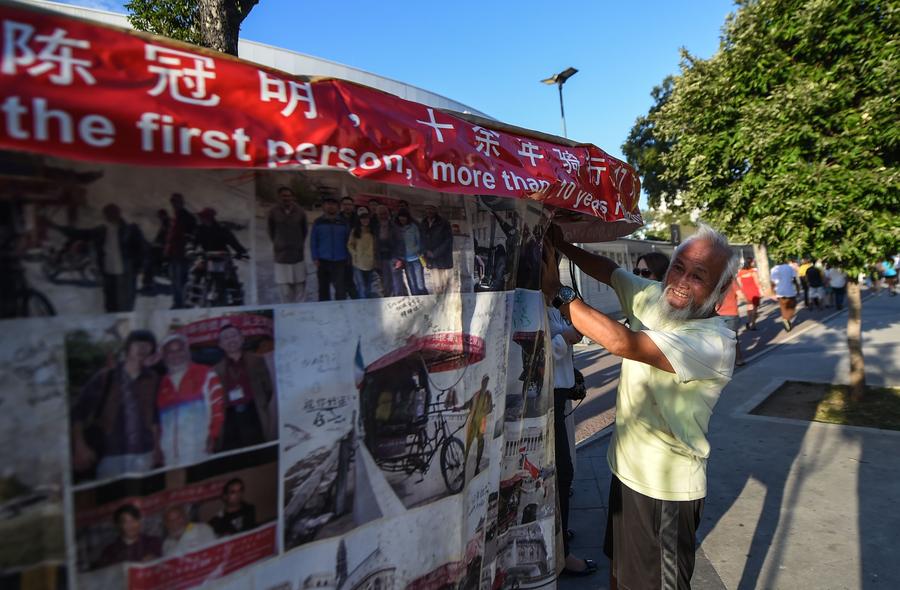 Chinese pedicab rider tours Olympics