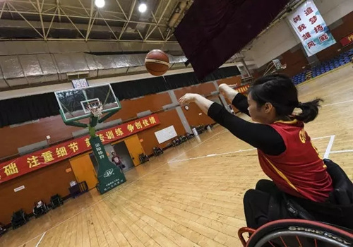 Sports center trains disabled athletes for Rio Paralympics