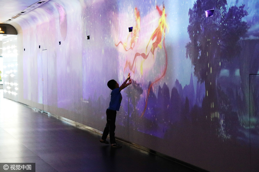 'Space-Time Tunnel' opens in Guangzhou airport