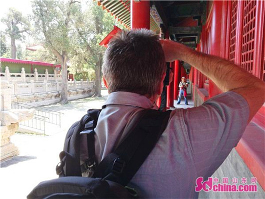 German photographers beguiled by quaint Qufu