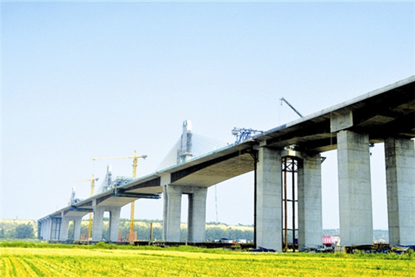 Interprovincial Yellow River Bridge nears completion