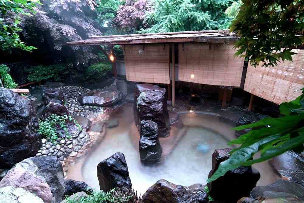 Hot springs resort helps boost Sanmenxia's tourism industry