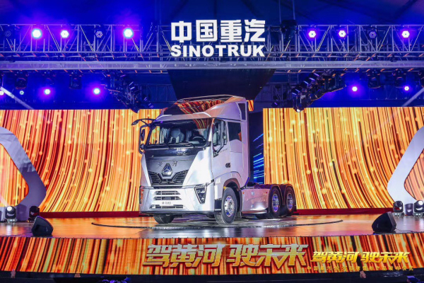 Sinotruk launches new generation logistics traction heavy truck