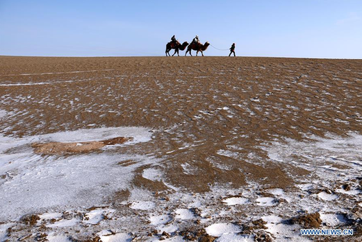 Crescent Lake scenery spot attracts visitors after snowfall