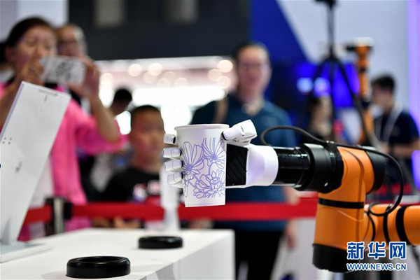 Cutting-edge robots impress at expo