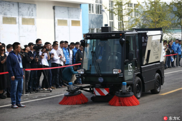 Autonomous driving sanitation vehicles unveiled in Beijing