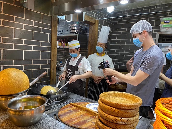 YouTubers explore Chongqing for audience of millions