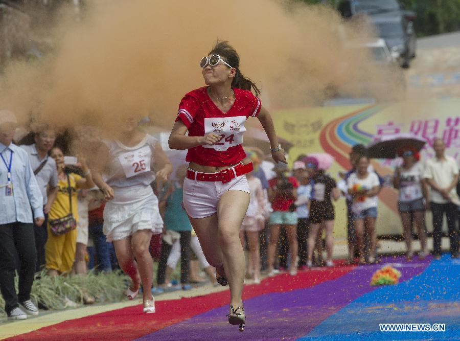 High-heeled sprint event held in Chongqing, southwest China