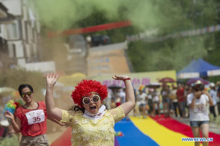 High-heeled sprint event held in Chongqing, southwest China