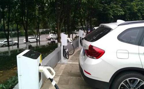 Liangjiang charges up new energy vehicles