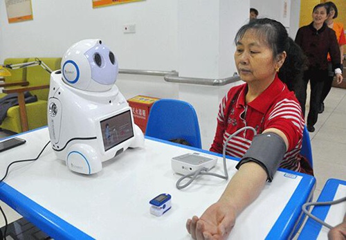 Healthcare robot trialed in Liangjiang