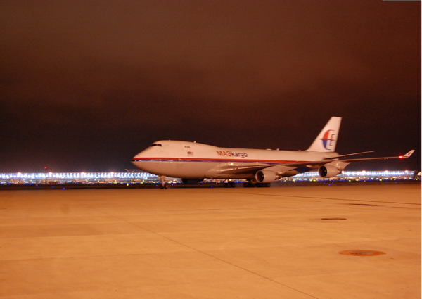 Pudong Airport welcomes F1 race cars