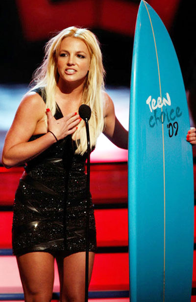 Britney Spears arrives at the Teen Choice 2009 Awards