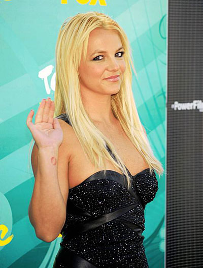 Britney Spears arrives at the Teen Choice 2009 Awards