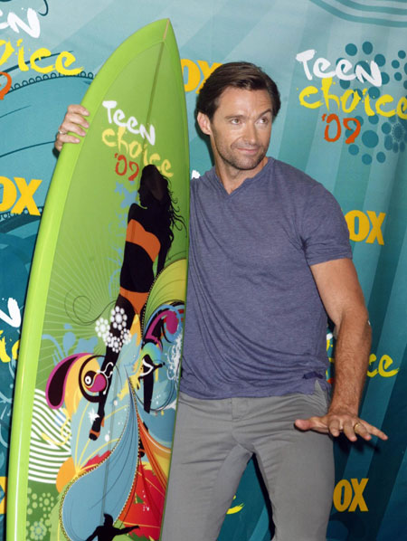 Hugh Jackman poses at the Teen Choice 2009 Awards