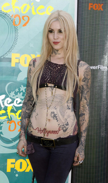 Tattoo artist Kat Von D arrives at the Teen Choice 2009 Awards