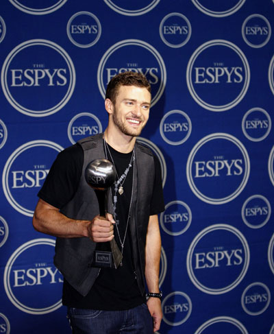 Celebs poses for the 2008 ESPY Awards in L.A.