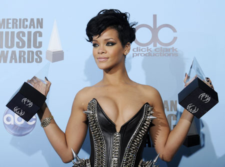 Rihanna poses at the 2008 American Music Awards