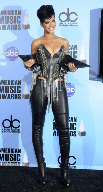 Rihanna poses at the 2008 American Music Awards