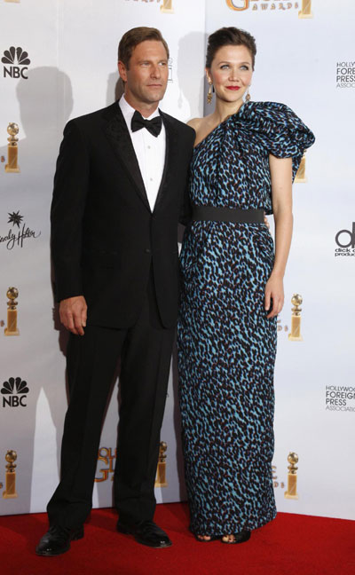 Maggie Gyllenhaal pose backstage at the 66th annual Golden Globe awards