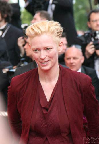 Tilda Swinton and Alessia Piovan pose on the red carpet in Cannes