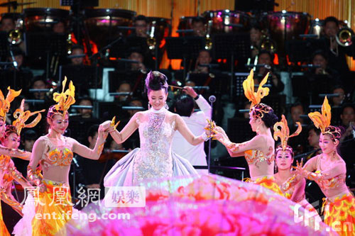 Song Zuying looks stunning in rehearsal