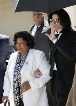 Jackson's mother may challenge will executors