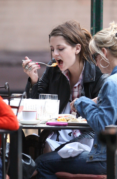 Mischa Barton enjoys lunch with friends in West Village