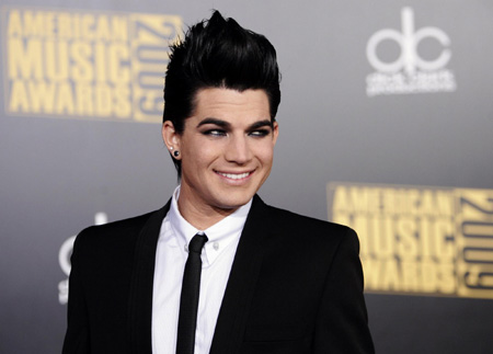 Adam Lambert arrives at the 2009 American Music Awards