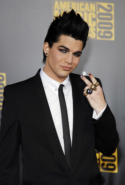 Adam Lambert arrives at the 2009 American Music Awards