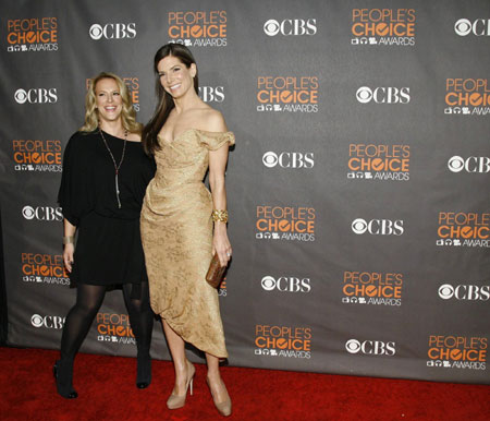 Sandra Bullock arrives at the 2010 People's Choice Awards